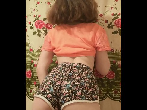 ❤️ Giovane pupa sexy fa uno striptease riprendendo i suoi pantaloncini alla telecamera ❤ Video di sesso di qualitàal it.onlyhdporn.ru ❤️