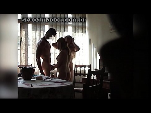 ❤️ Le amiche del sesso invitano un uomo gigante e una cosa a tre con lui ❤ Video di sesso di qualitàal it.onlyhdporn.ru ❤️