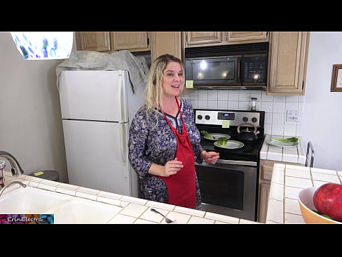 ❤️ Matrigna che lo munge in cucina prima del suo appuntamento ❤ Video di sesso di qualitàal it.onlyhdporn.ru ❤️